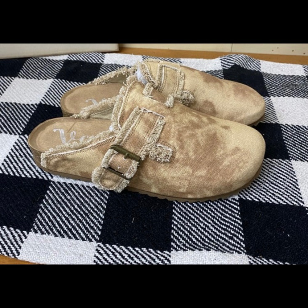 Very g slip on shoes new